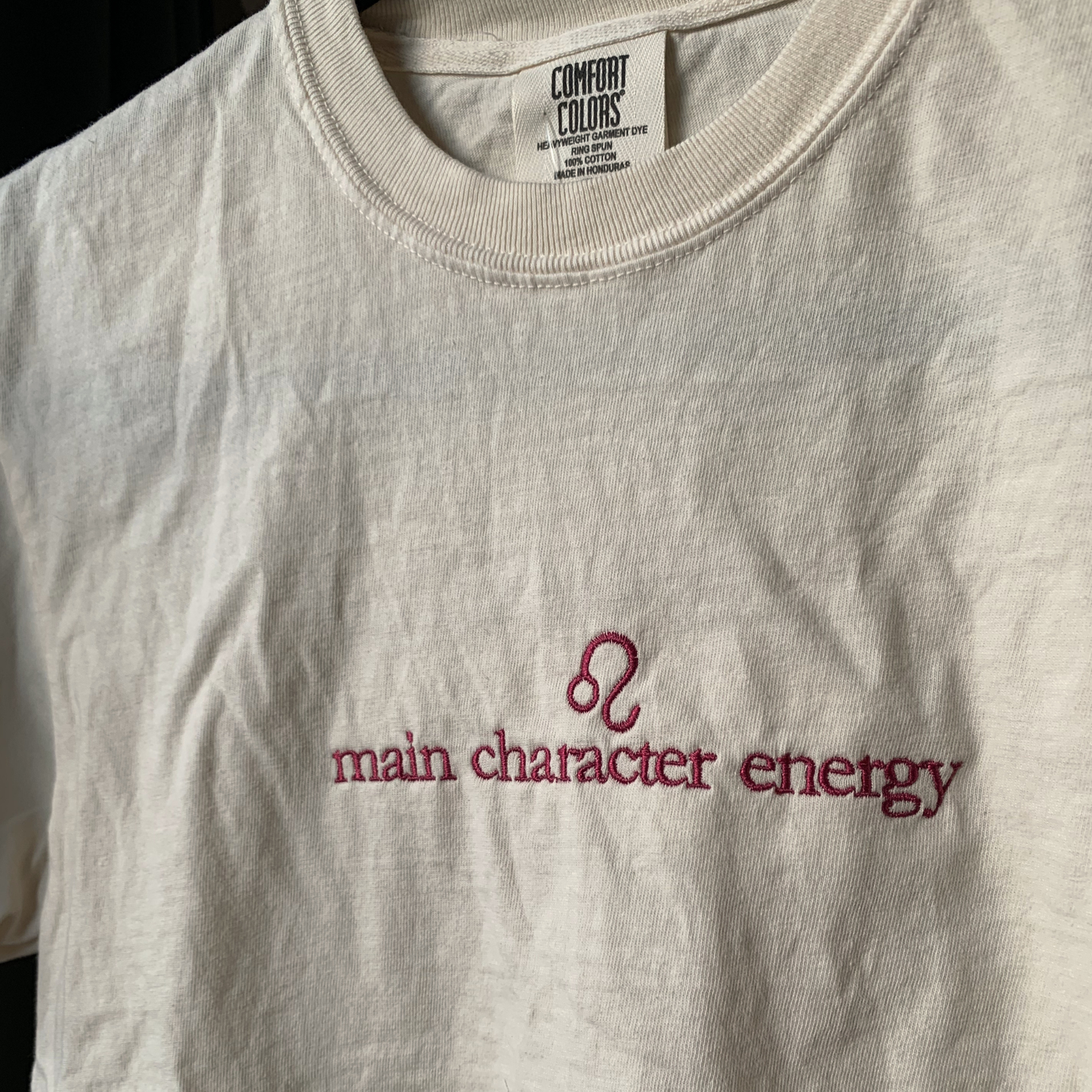 "main character energy" Crop T-Shirt (Leo Zodiac)